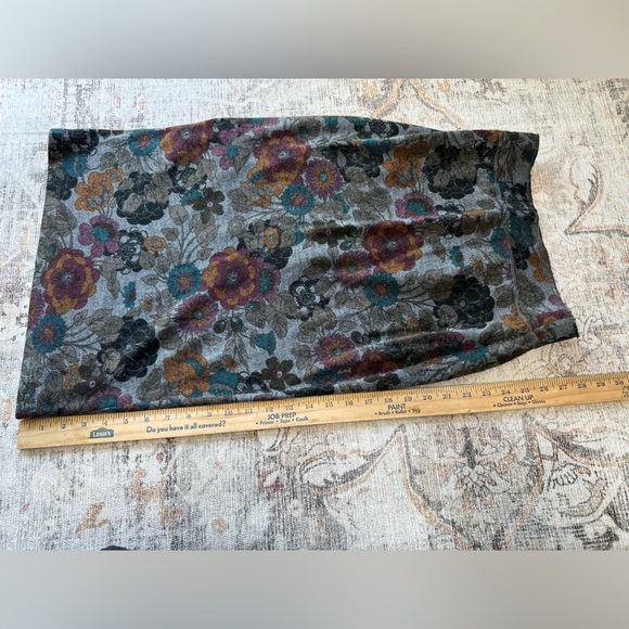 Anthropologie Bordeaux Knit Dark Floral Pencil Skirt - Picture 6 of 7